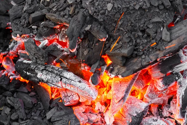 Background of red hot burning charcoal close-up — Stock Photo, Image