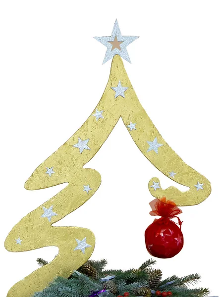 Ano Novo, árvore de Natal cor de ouro artesanal em um fundo branco — Fotografia de Stock