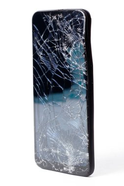 Kırık cep telefonu beyaz arkaplanda izole edildi