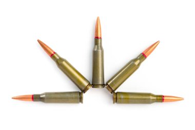 Beyaz arka plan üzerinde izole armory cephane yakın çekim