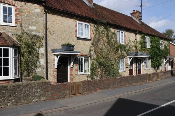 Traditional English old housing — Stock Photo, Image