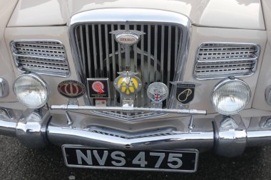 Eski bir retro klasik araba 