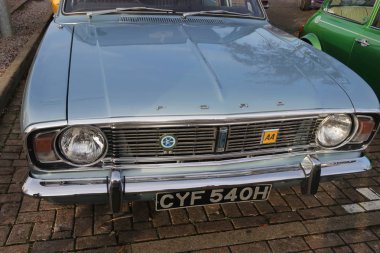 Eski retro klasik arabalar bir gösteri 