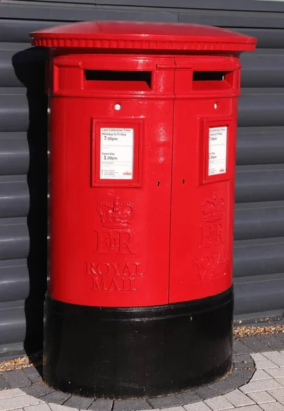 Ένα ταχυδρομικό κουτί Royalmail κόκκινο — Φωτογραφία Αρχείου