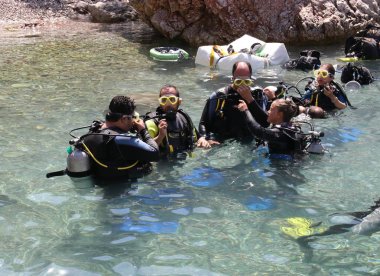 Tüplü dalış turistler için