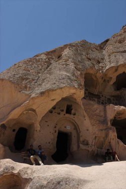 Kapadokya'da Selime Manastırı ziyaret turistler