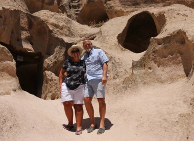 Kapadokya'da Selime Manastırı ziyaret turistler