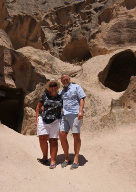 Kapadokya'da Selime Manastırı ziyaret turistler