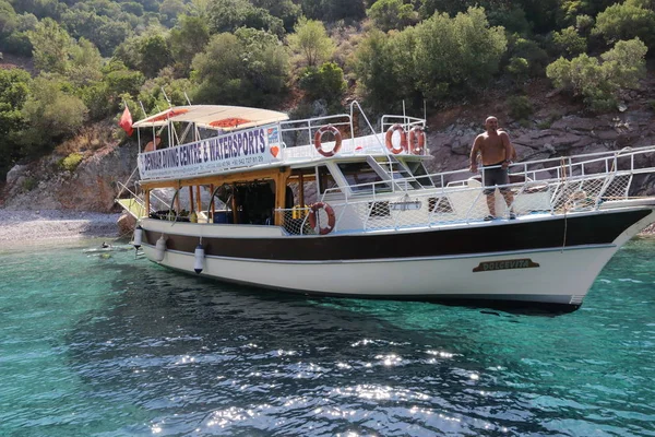 Tüplü dalış turistler için