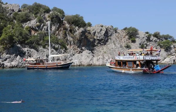 Boat trips for tourists in turkey — Stock Photo, Image