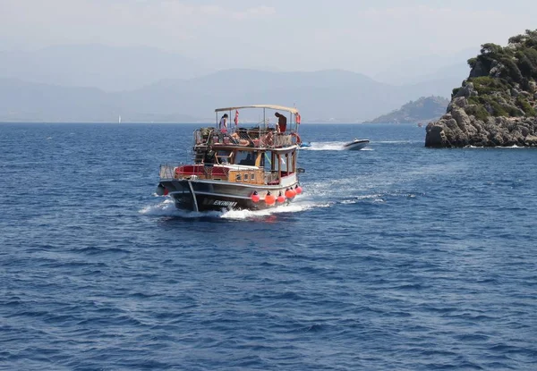 Boat trips for tourists in turkey — Stock Photo, Image