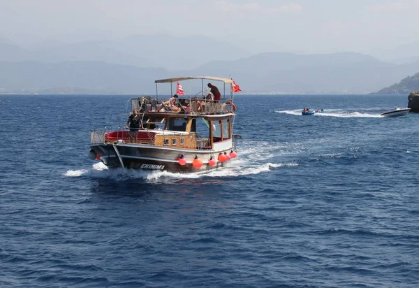 Paseos en barco para turistas en pavo — Foto de Stock