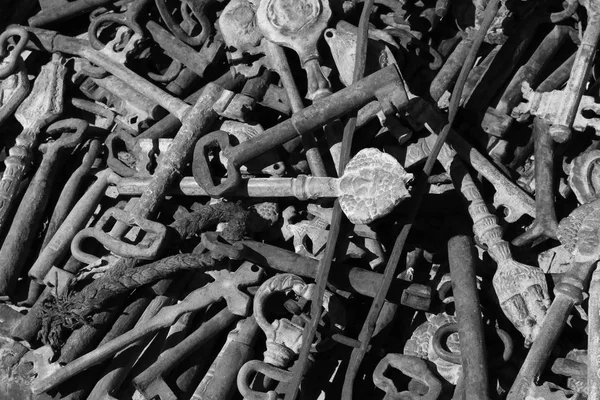 A collection of old antique keys — Stock Photo, Image