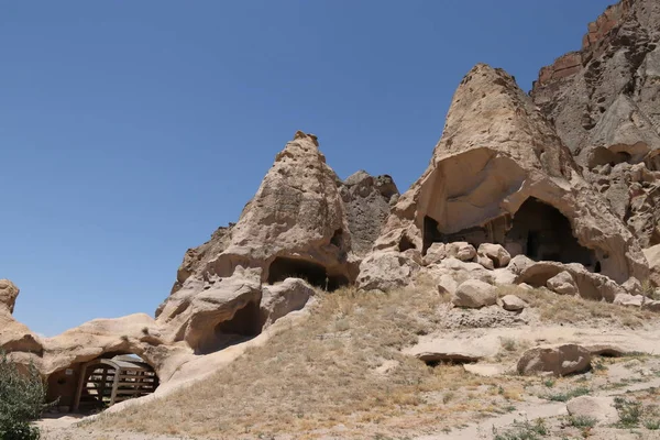 Las famosas chimeneas de hadas y el paisaje de Capadocia —  Fotos de Stock
