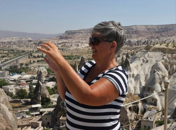 Taking pictures of the amazing goreme — Stock Photo, Image