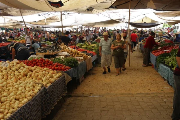 Frische Marktprodukte aus Obst und Gemüse — Stockfoto