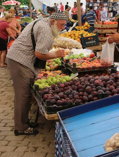 S čerstvým ovocem a produkci ovoce a zeleniny — Stock fotografie