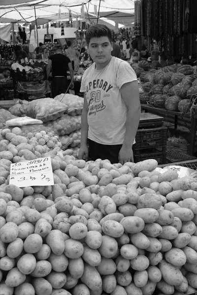 S čerstvým ovocem a produkci ovoce a zeleniny — Stock fotografie
