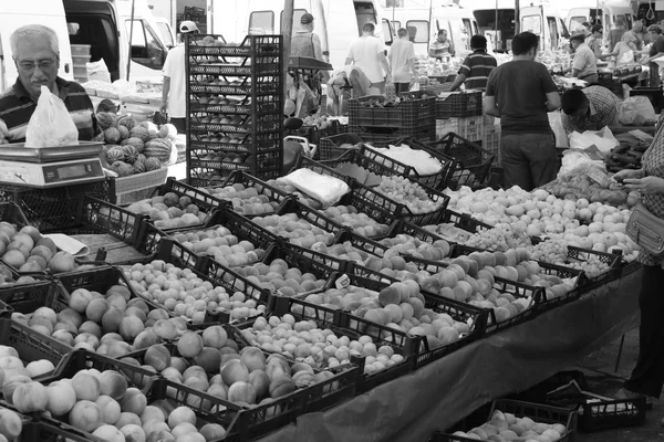 Verse markt produceren van groenten en fruit — Stockfoto