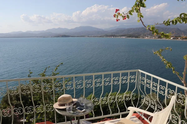 Het schilderachtige uitzicht vanaf een balkon in Turkije — Stockfoto