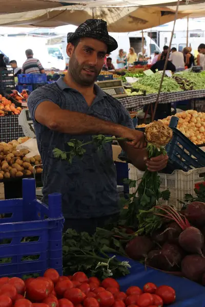 Verse markt produceren van groenten en fruit — Stockfoto