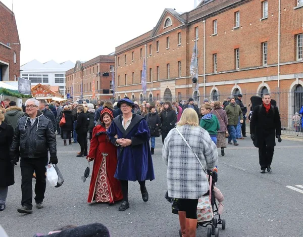 Her yıl Noel Victoria Festivali portsmouth Tersane, 2 Aralık 2017 yılında Victoria bölümlerini oynayan 2 Aralık 2017, Portsmouth Tersane, İngiltere: bilinmeyen aktörler