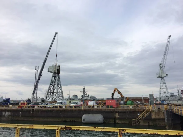 Una Vieja Grúa Portuaria Siendo Desmantelada Para Chatarra Portsmouth 2018 —  Fotos de Stock