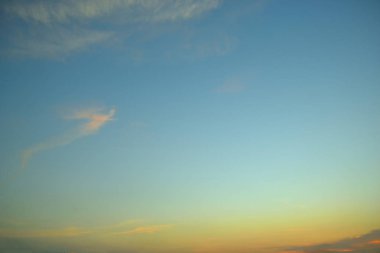 Bulutlar güzel günbatımı arka plan ile gökyüzü