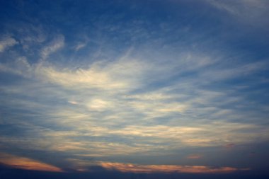 Bulutlar güzel günbatımı arka plan ile gökyüzü