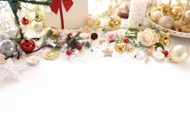 Noel ve yeni yıl kavramı. Kutlama topları ve diğer dekorasyon