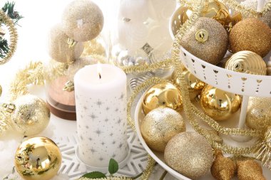 Noel ve yeni yıl kavramı. Kutlama topları ve diğer dekorasyon