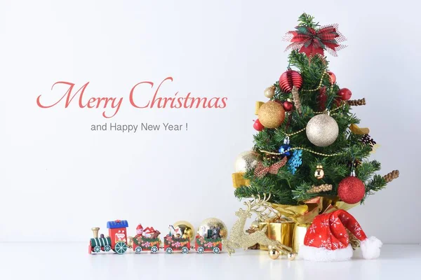 Tren de juguete de madera con bloques de colores, Feliz Año Nuevo, Navidad — Foto de Stock