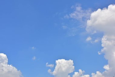 Bulutlar güzel günbatımı arka plan ile gökyüzü