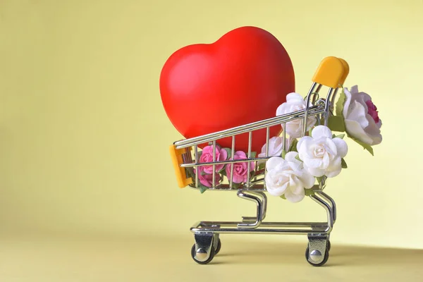 Love and happy Valentine\'s day roses colorful and red heart symbol in shopping cart.