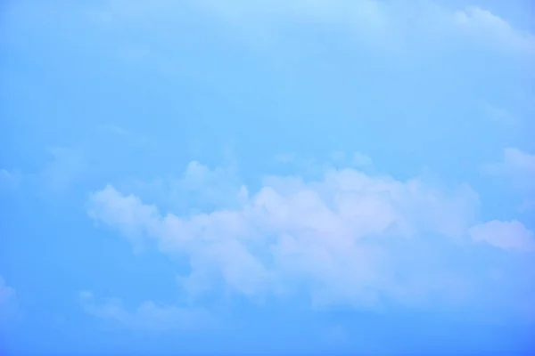 Bulutlar güzel günbatımı arka plan ile gökyüzü — Stok fotoğraf