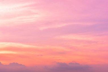 Bulutlar güzel günbatımı arka plan ile gökyüzü