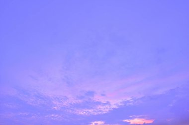 Bulutlar güzel günbatımı arka plan ile gökyüzü