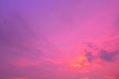 Bulutlar güzel günbatımı arka plan ile gökyüzü