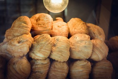 Köri puffs adapte f edilmiş bir çok popüler snack madde vardır