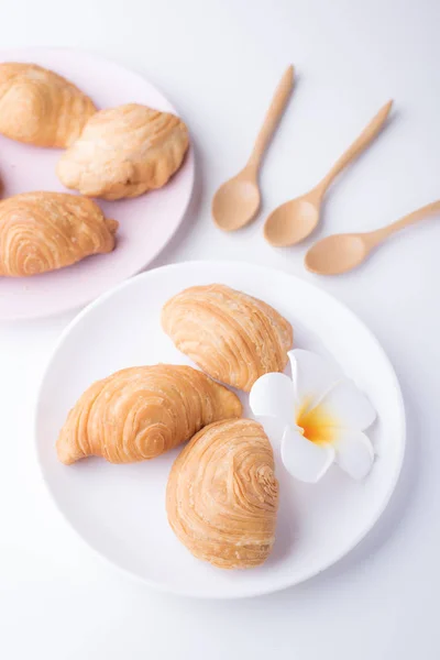 Curry-Blätterteig ist ein sehr beliebter Snack, der auf die Bedürfnisse von Kindern angepasst wurde. — Stockfoto