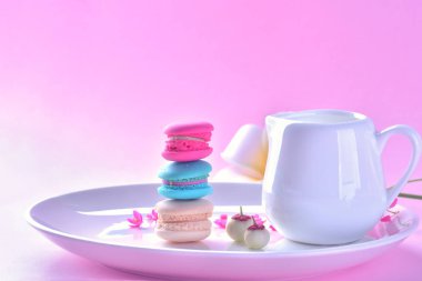 Renkli macarons veya bademli kurabiye tatlı tatlı yemek güzel