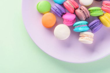 Renkli macarons veya bademli kurabiye tatlı tatlı yemek güzel