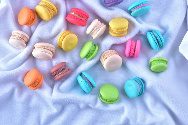 Macarons coloridos ou macaroons sobremesa doce bonito para comer — Fotografia de Stock