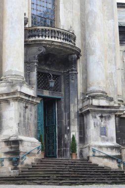 Lviv Dominik kilisesine giriş
