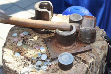 Madeni malzeme. Sikke.