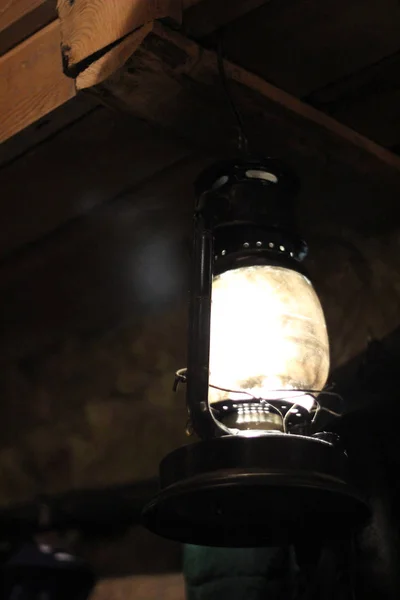 Geceleri sokak lambası