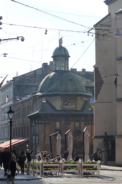 从市场广场到阿希卡泰德拉尔纳阿萨姆大教堂的景色 — 图库照片