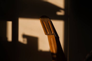 bitmemiş akbaba gitar Atölyesi'nde güneş ışığı