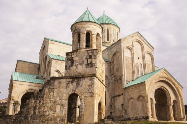 Dormition veya Kutaisi Katedrali, daha çok Bagrati Katedrali bilinen Katedrali.