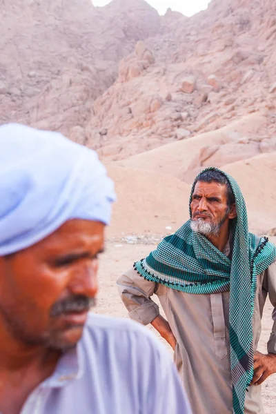 샤 름 엘 셰이크, 이집트-7 월 9 일, 2009.Two 유목민 사막에는 — 스톡 사진